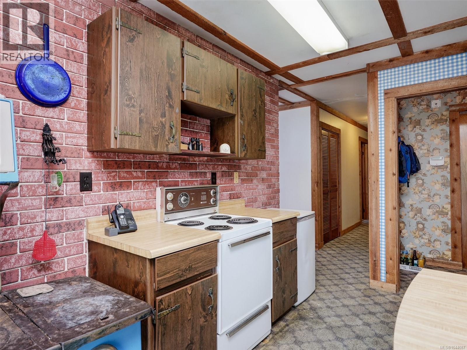 5036 Glinz Lake Rd, Sooke