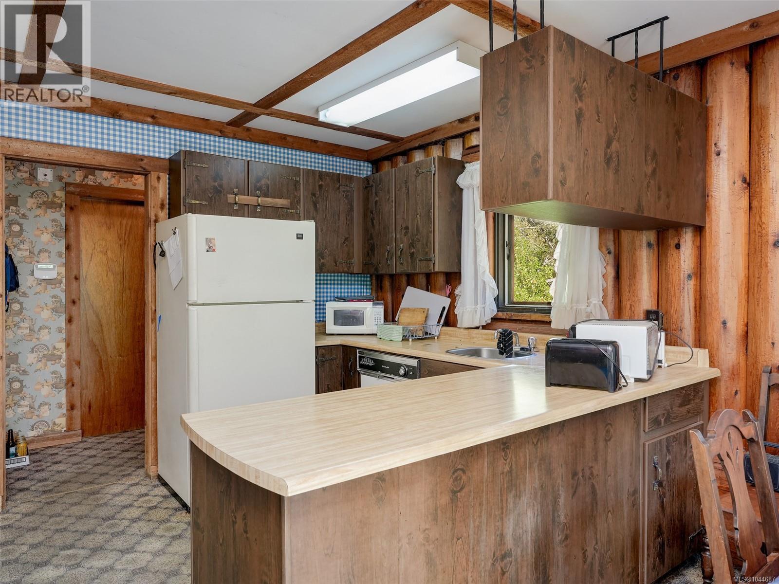 5036 Glinz Lake Rd, Sooke