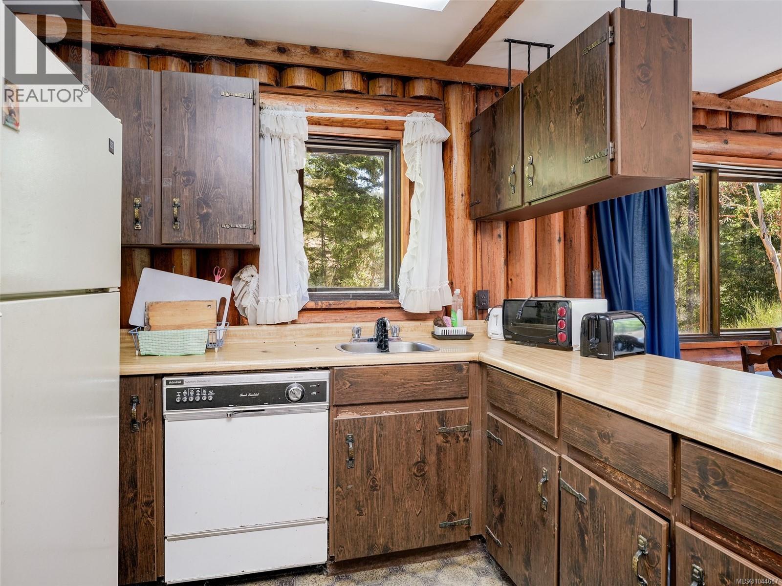 5036 Glinz Lake Rd, Sooke