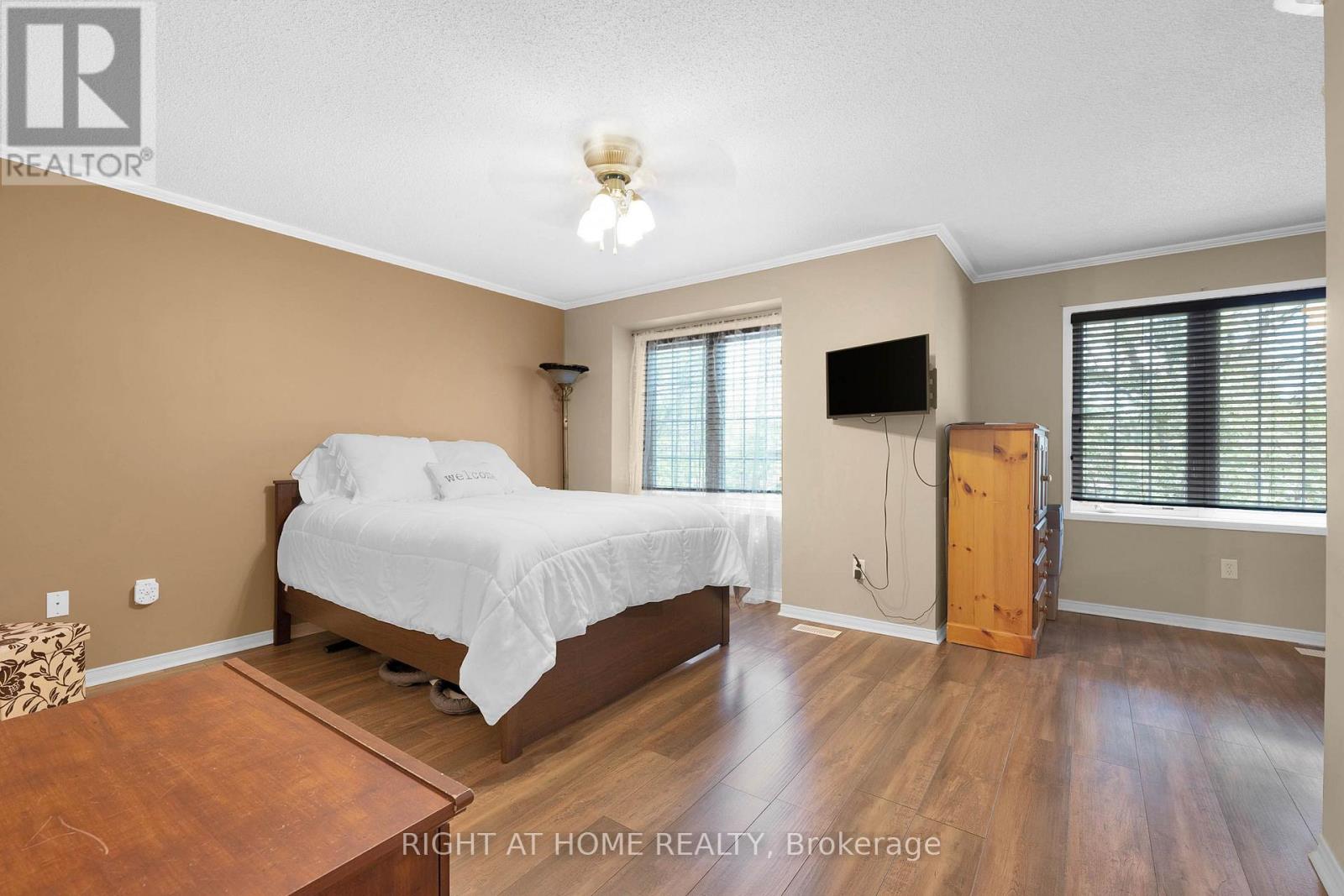 204 BURGESS CRESCENT - 9
