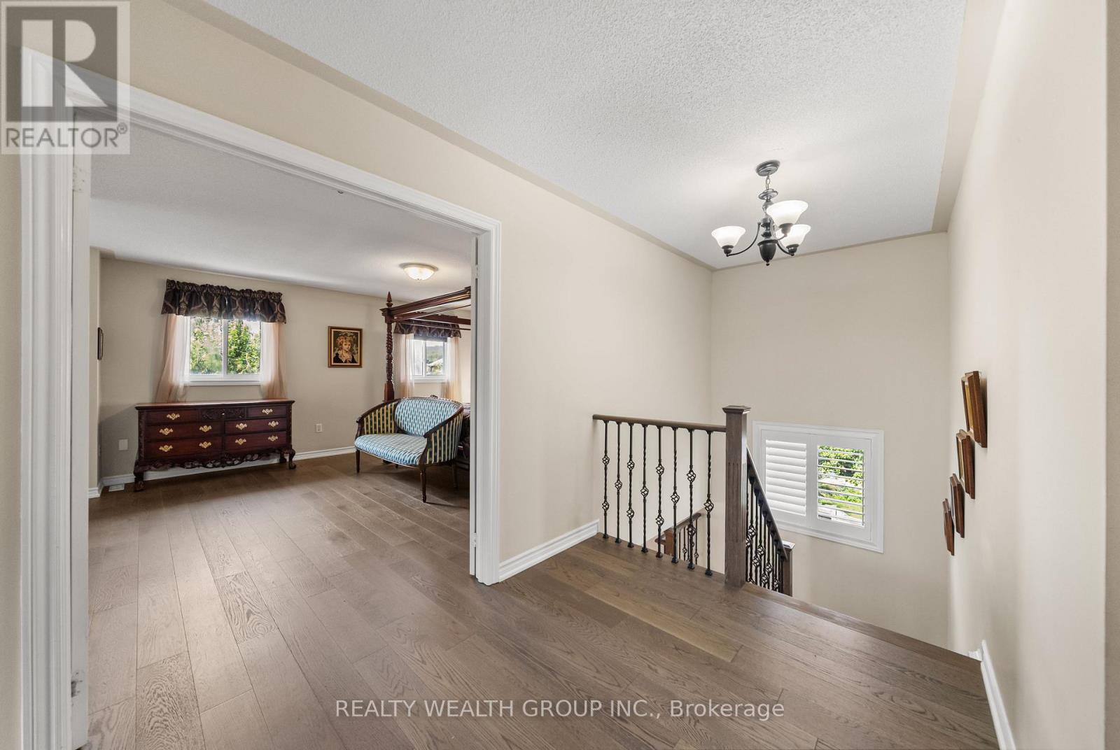 32 REYNOLDS LANE - 18