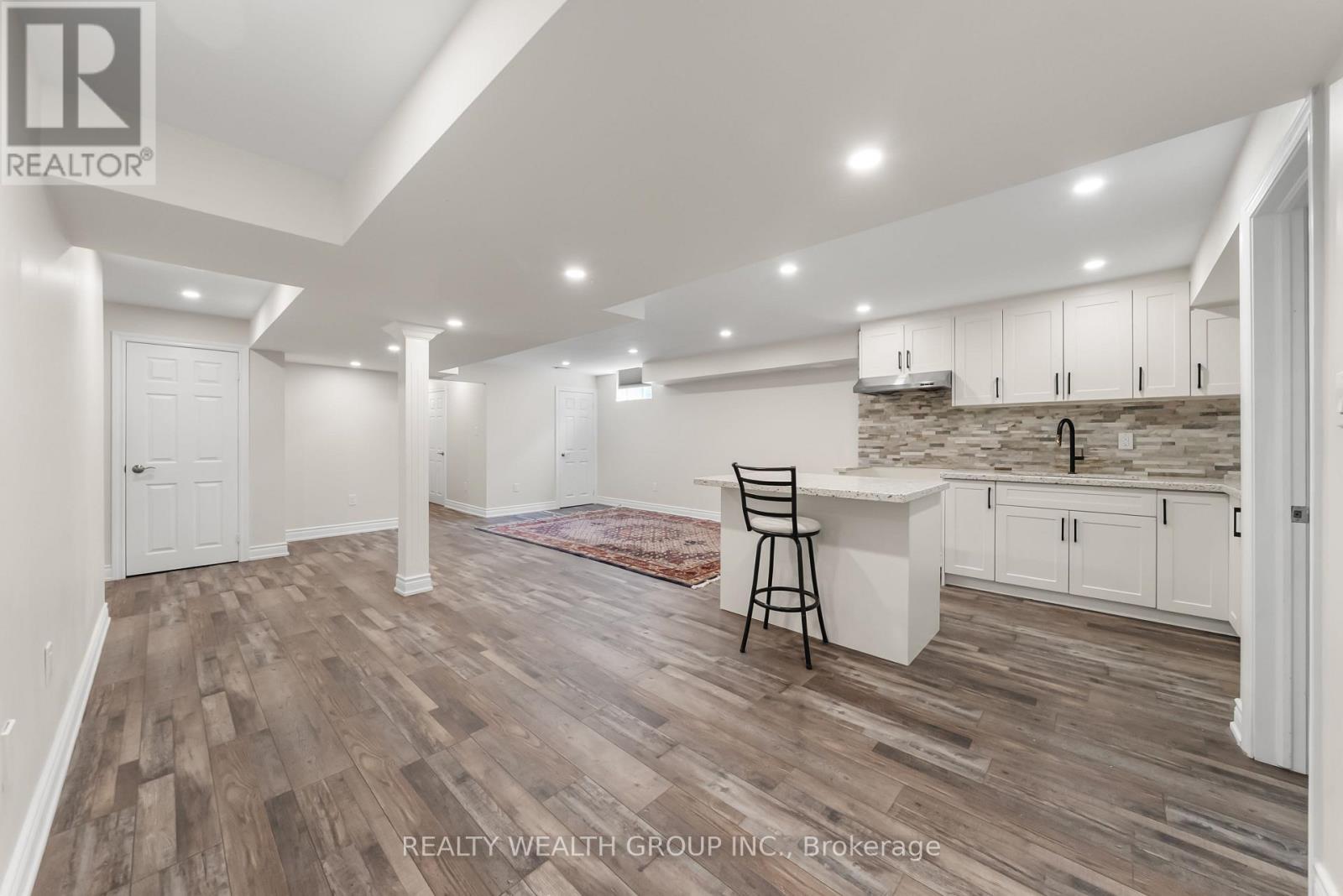 32 REYNOLDS LANE - 32