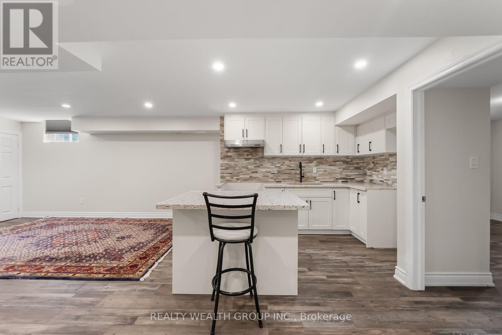 32 REYNOLDS LANE - 33