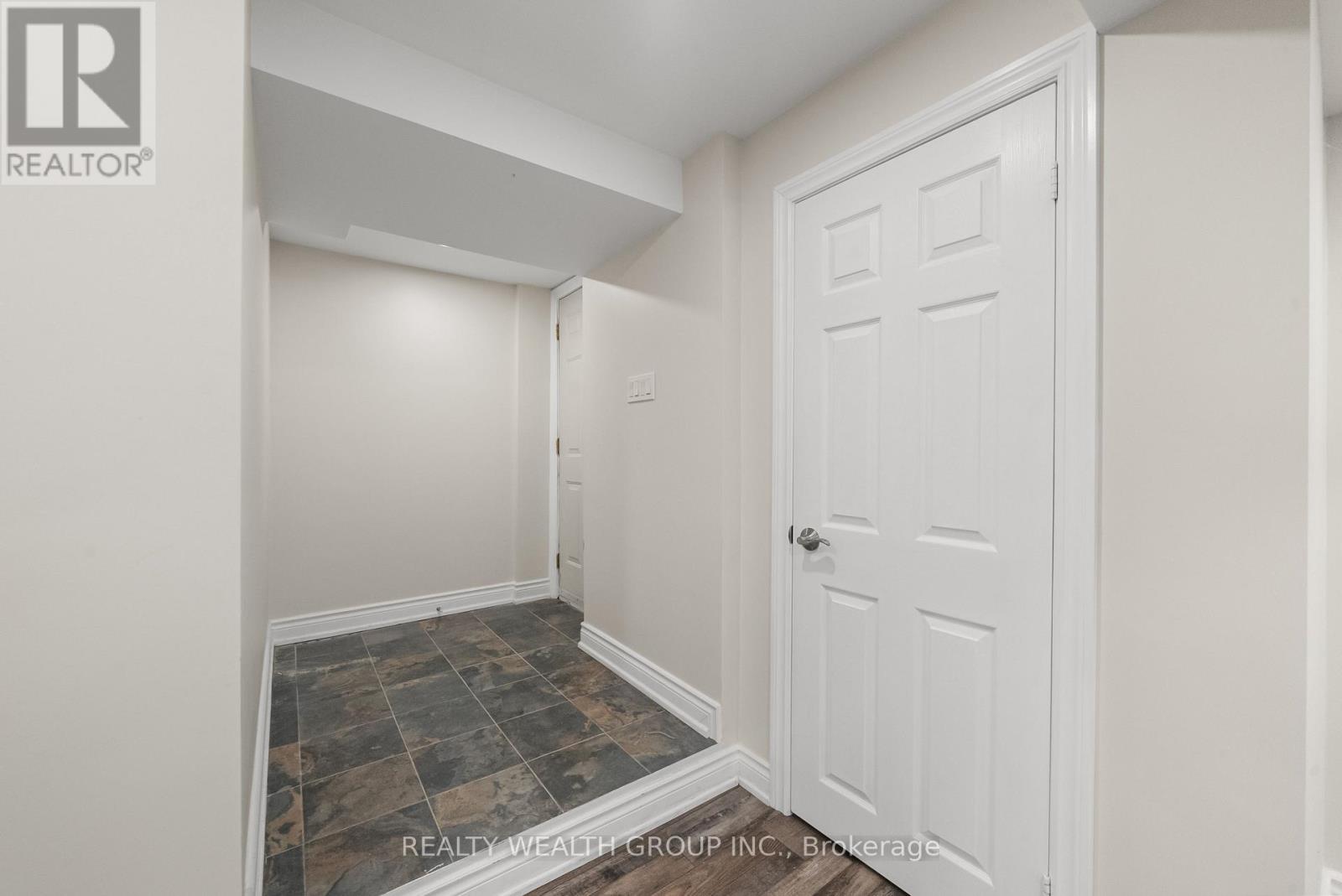 32 REYNOLDS LANE - 36