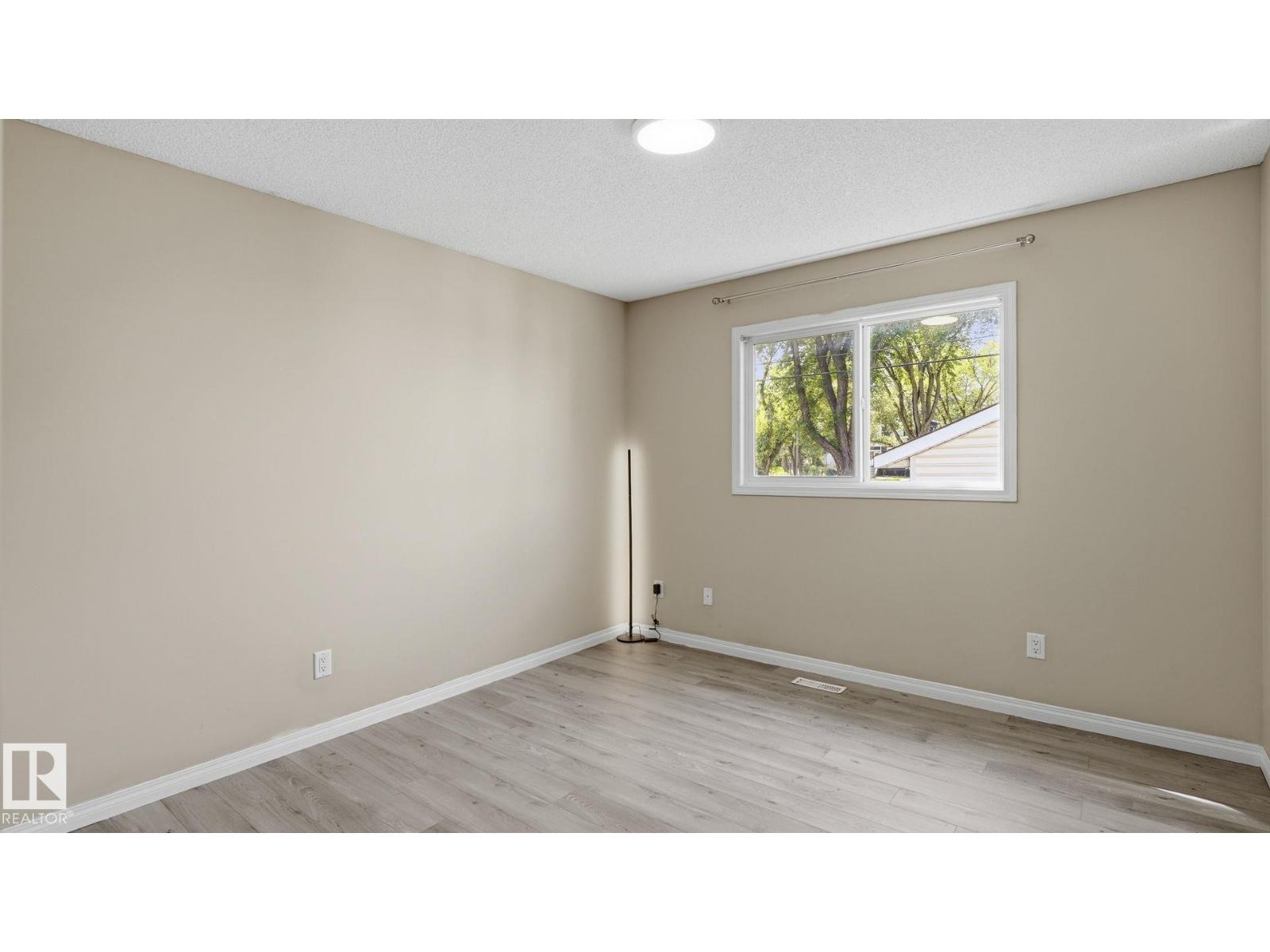 12002 91 ST NW - 22