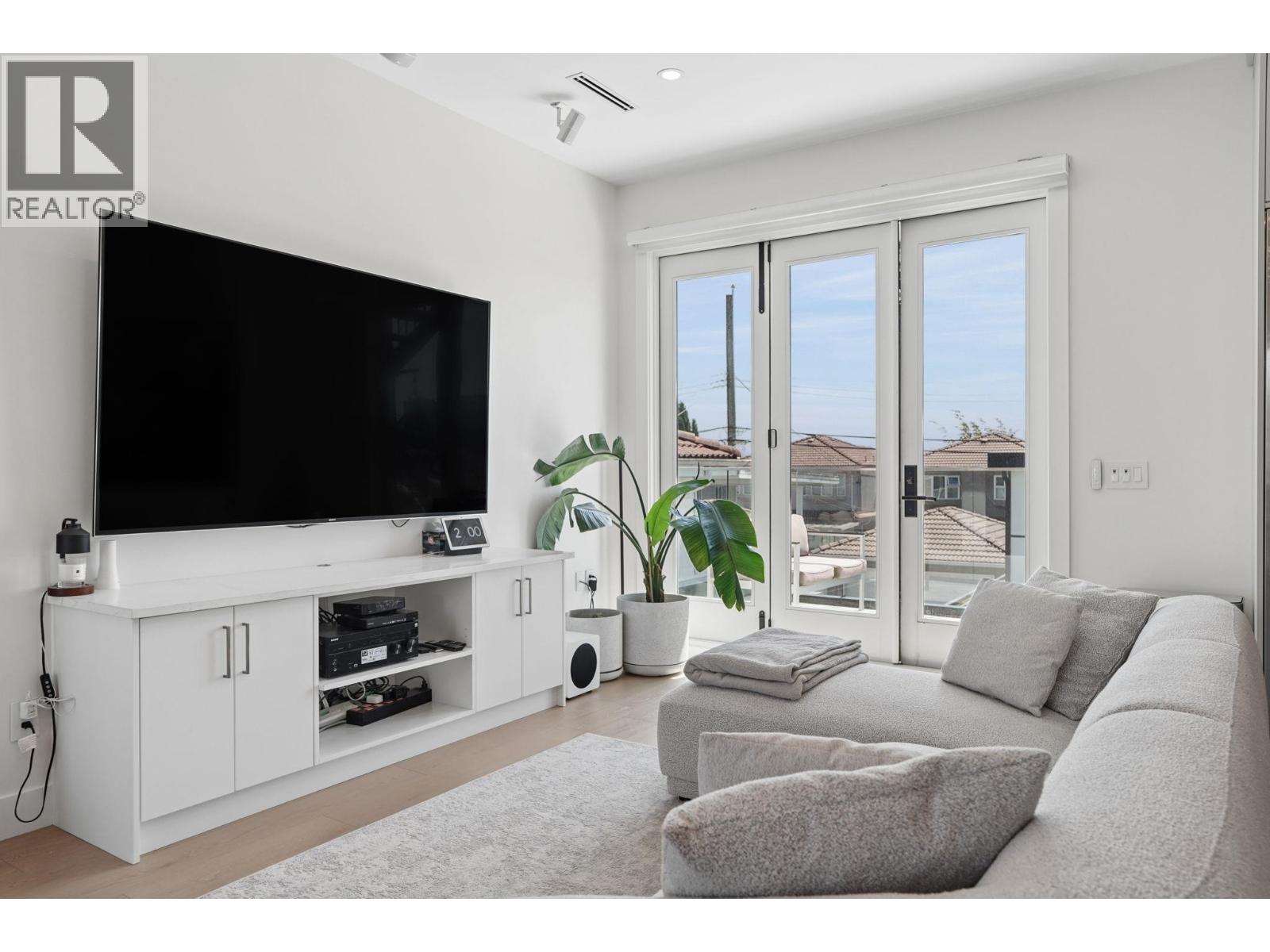7 Bed, 8 Bath House for Sale in Vancouver – 72 E 57TH AVENUE, Vancouver – MLS# R3152584 - Image 9
