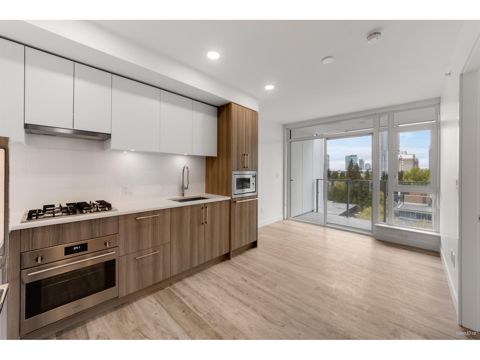12XX 9675 KING GEORGE BOULEVARD, Surrey