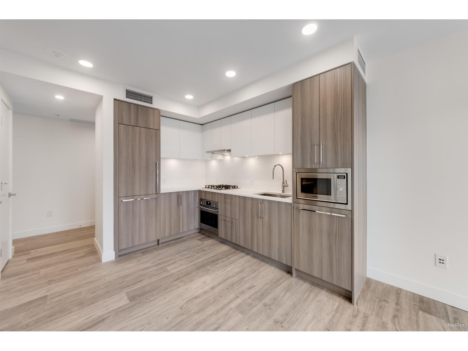 12XX 9675 KING GEORGE BOULEVARD, Surrey