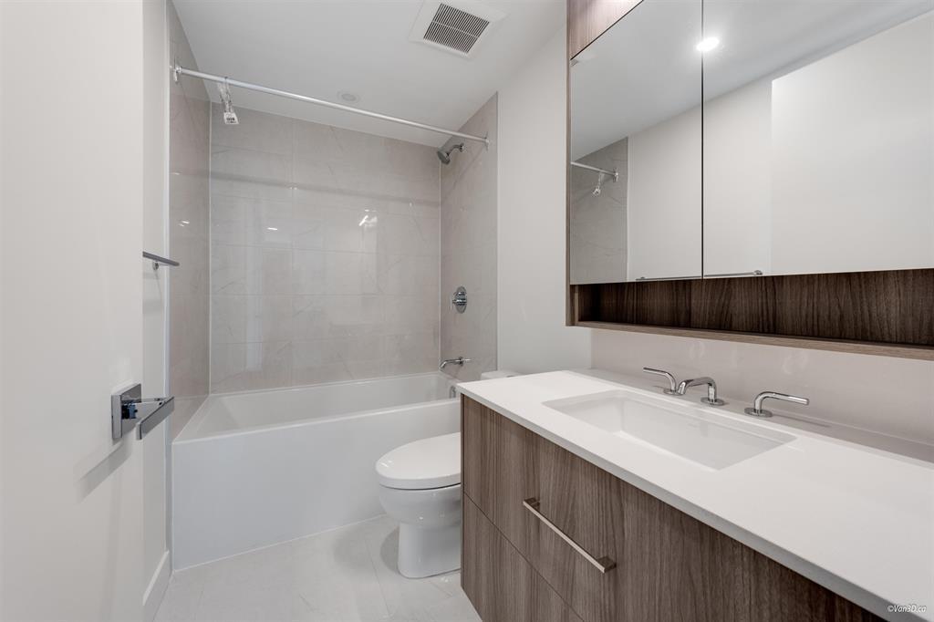 12XX 9675 KING GEORGE BOULEVARD, Surrey