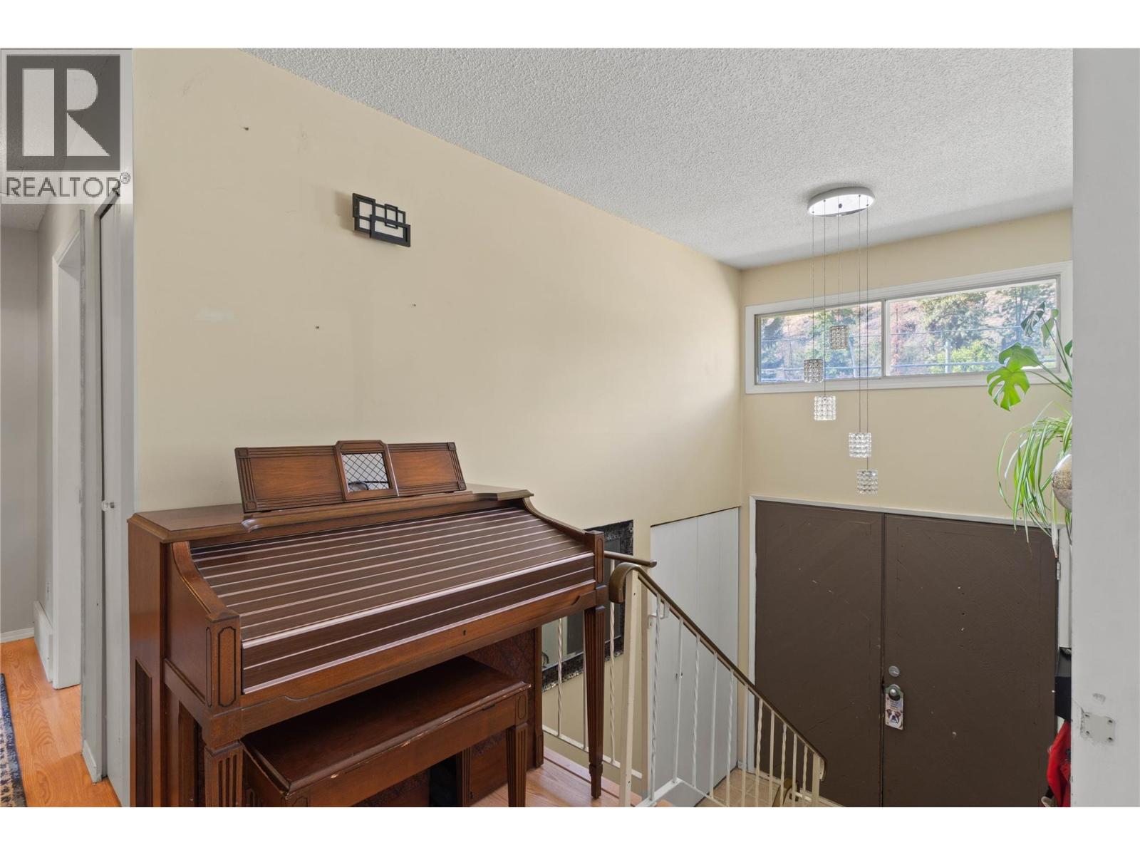 1680 Mt. Dufferin Drive, Kamloops — photo 3