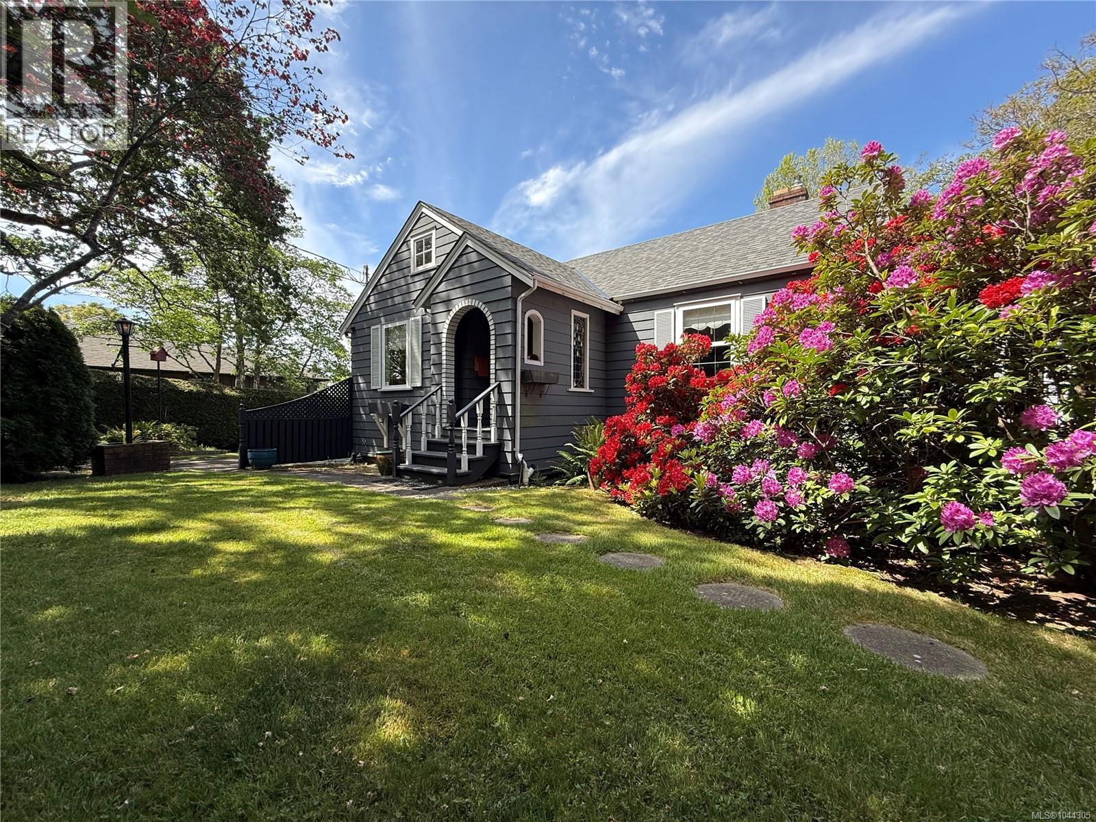  4296 CEDAR HILL Road, Saanich