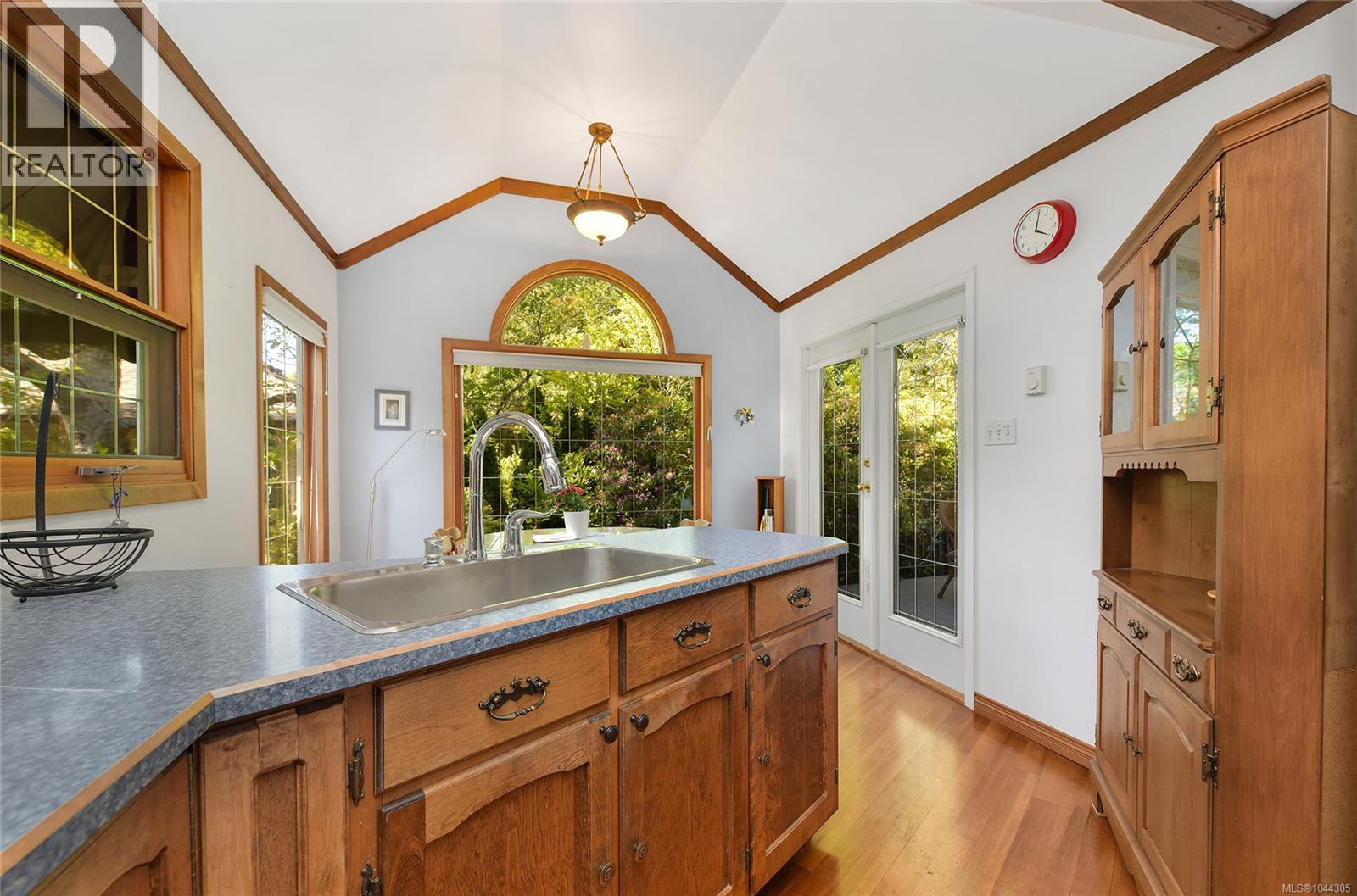  4296 CEDAR HILL Road, Saanich