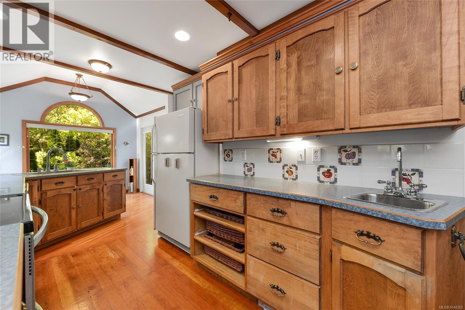  4296 CEDAR HILL Road, Saanich