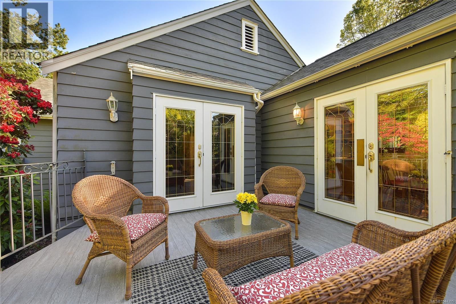  4296 CEDAR HILL Road, Saanich