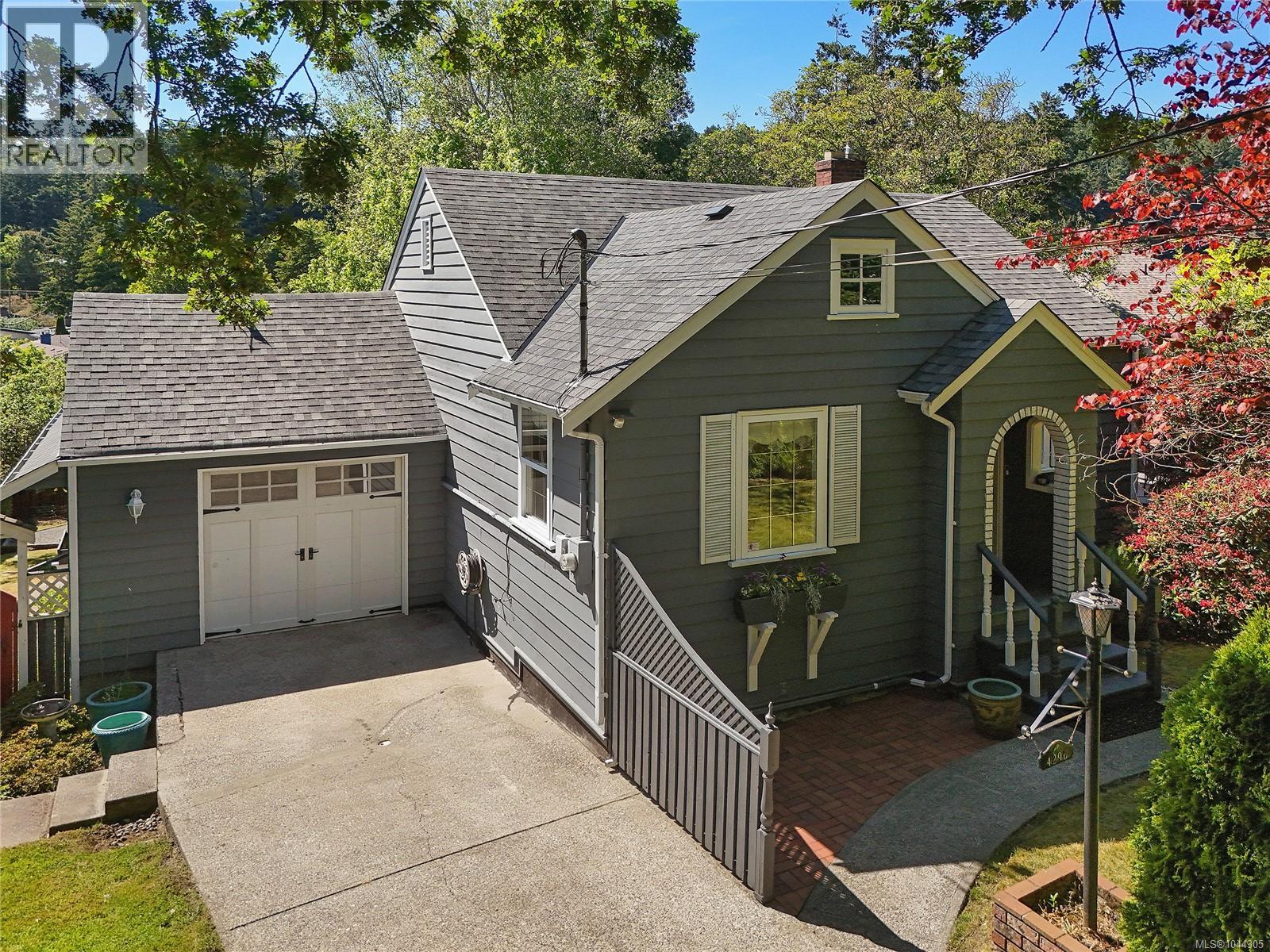  4296 CEDAR HILL Road, Saanich