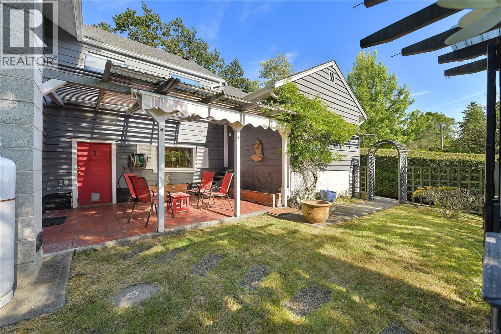  4296 CEDAR HILL Road, Saanich
