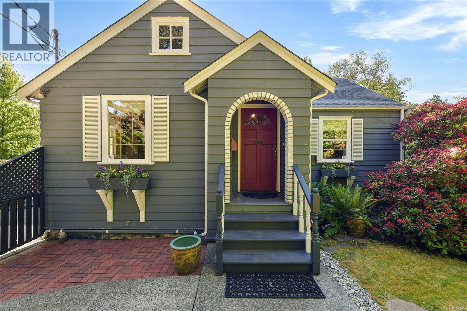  4296 CEDAR HILL Road, Saanich