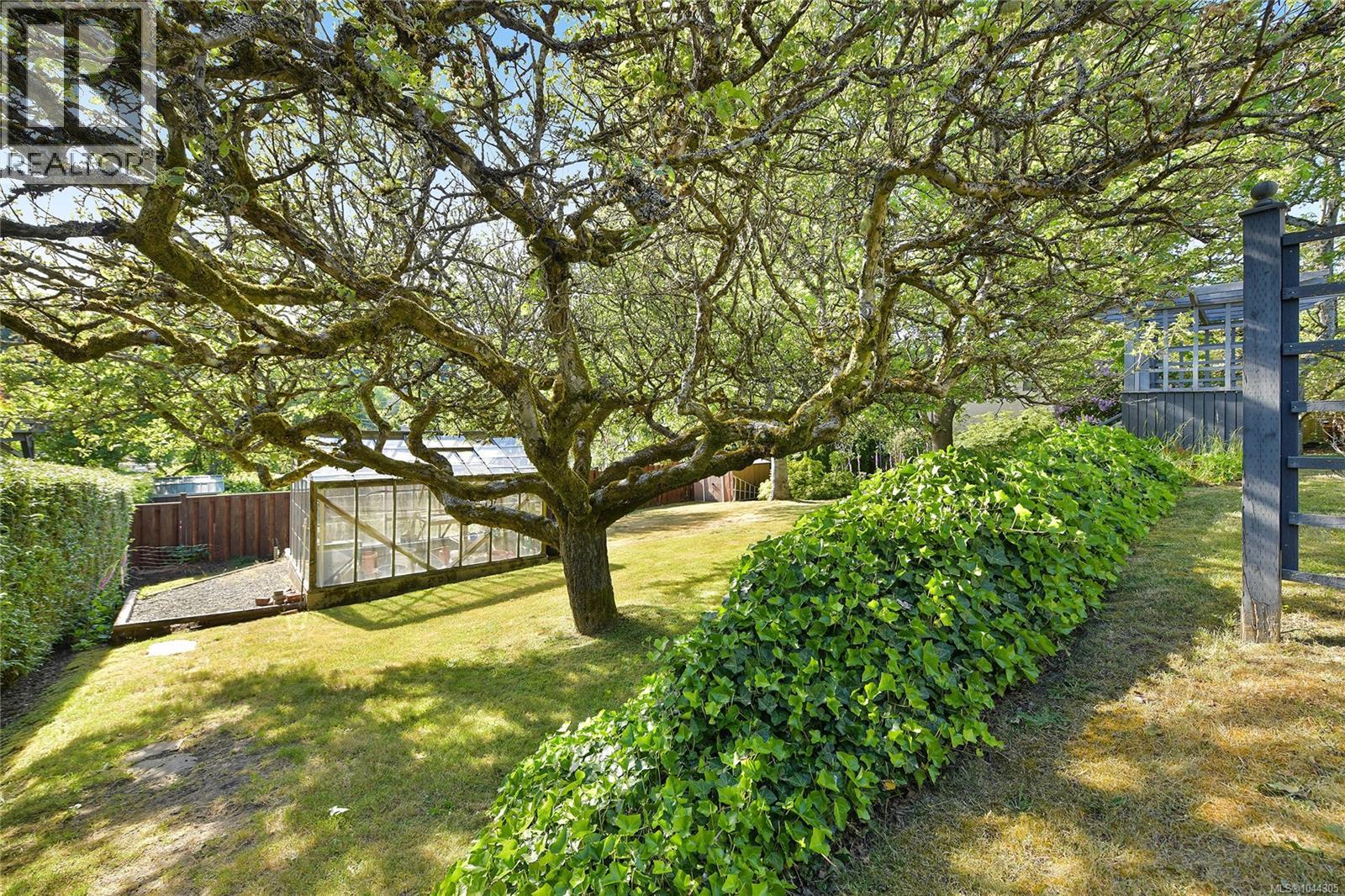  4296 CEDAR HILL Road, Saanich