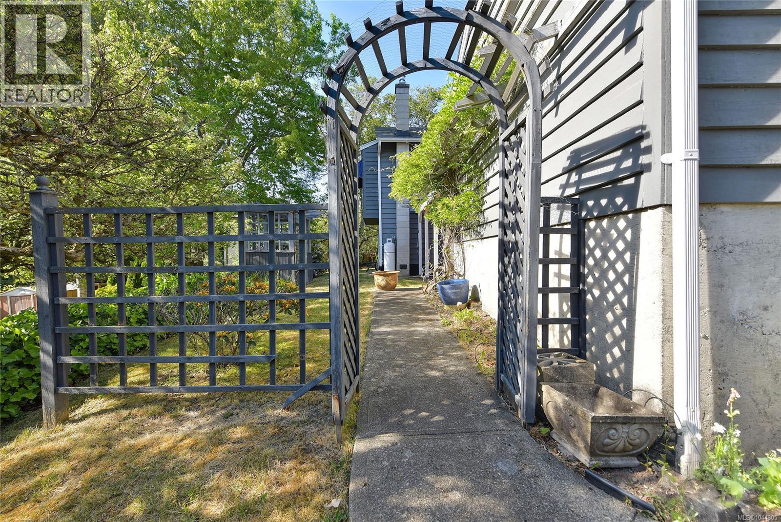  4296 CEDAR HILL Road, Saanich
