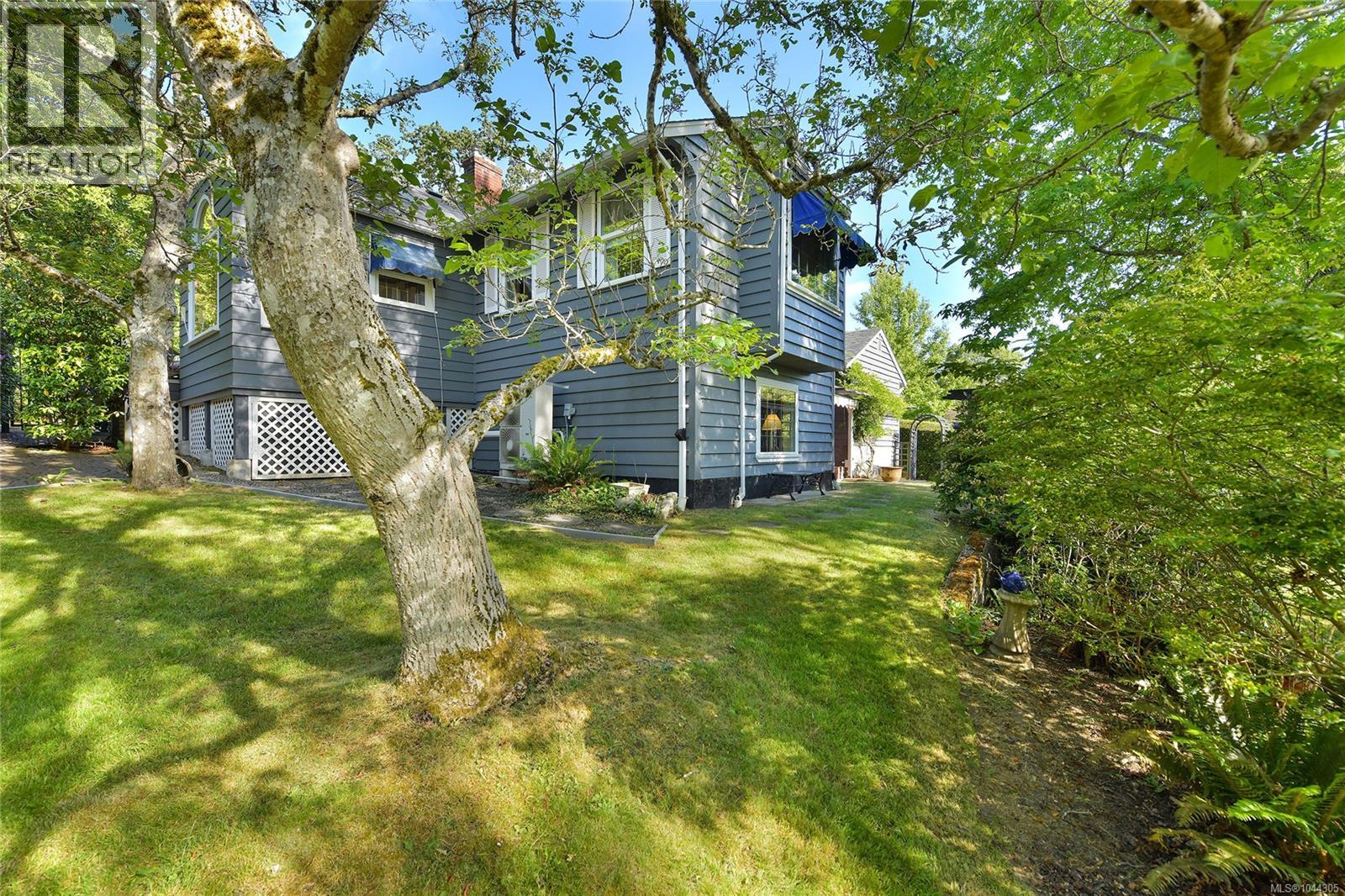  4296 CEDAR HILL Road, Saanich
