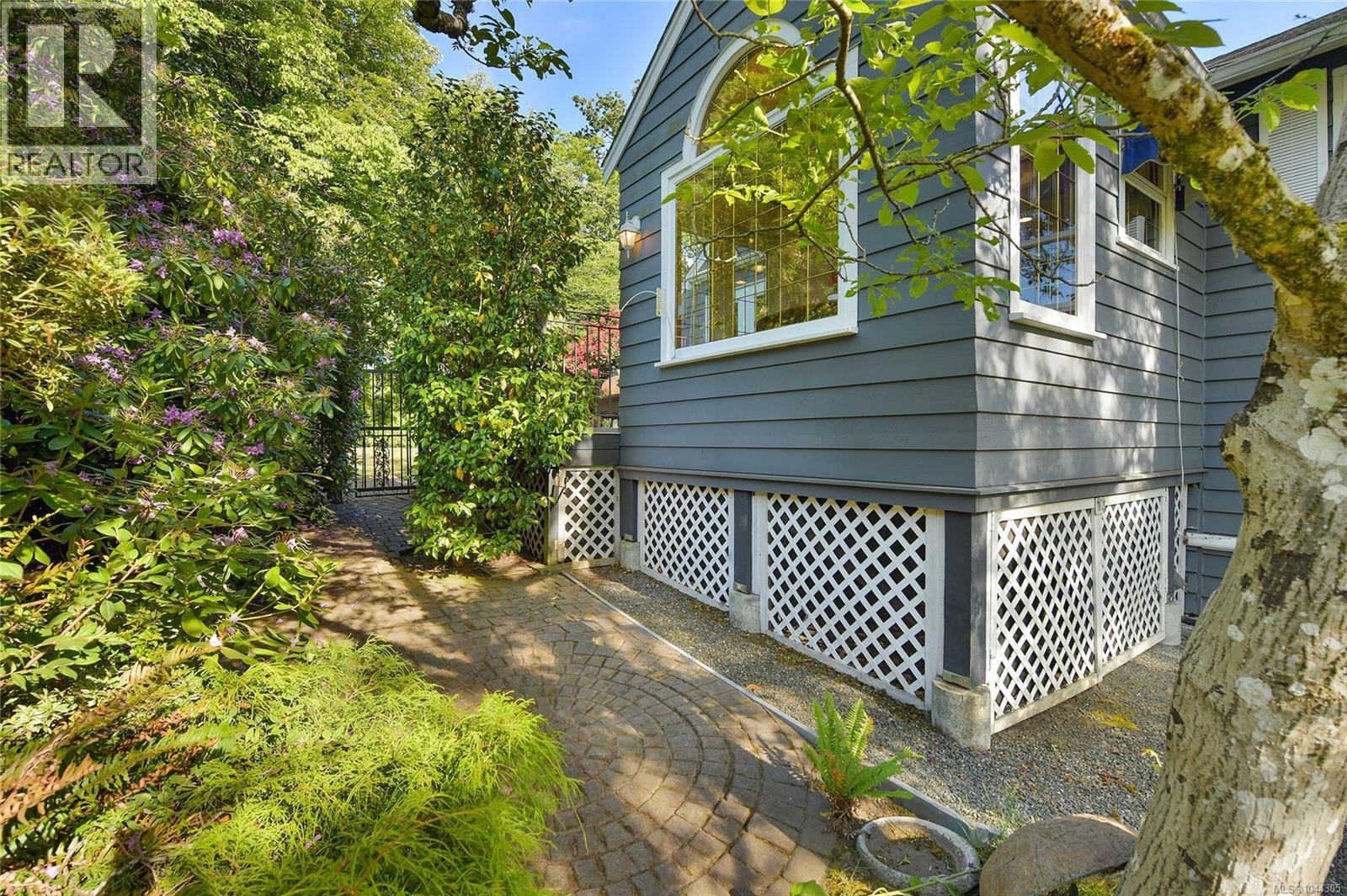  4296 CEDAR HILL Road, Saanich