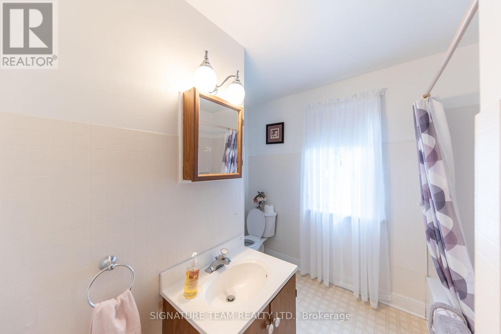 259 PETER STREET - 22