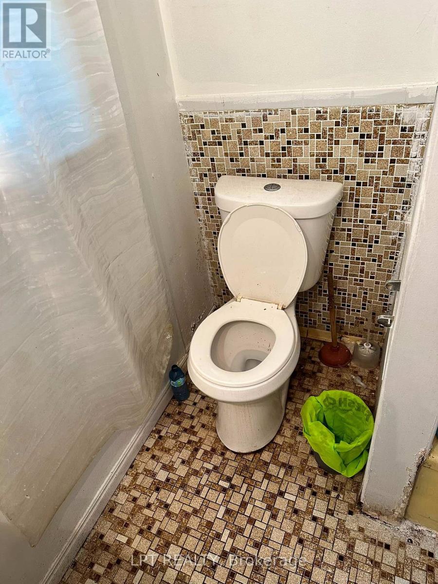 916 FELIX AVENUE - 12
