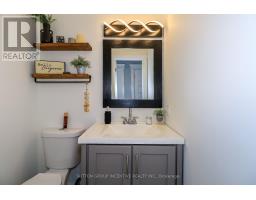 Bathroom - 40 Varden Avenue, Barrie, ON L4M4P1 Photo 13