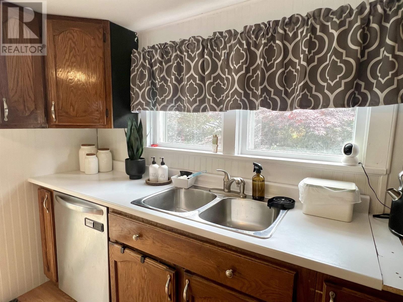 2 Central Avenue - 21