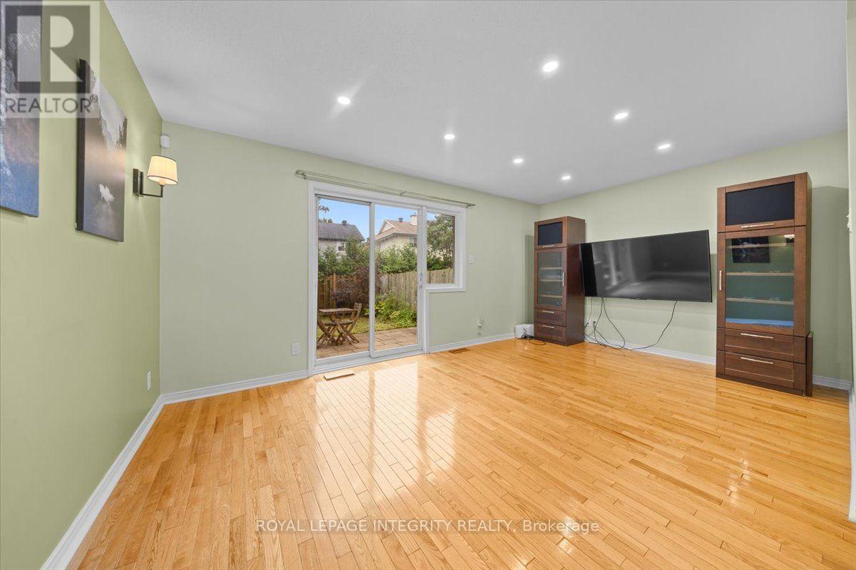 House for Rent in Ottawa – 69 ROYAL FIELD CRESCENT, Ottawa – By Peter Sagos - Image 7