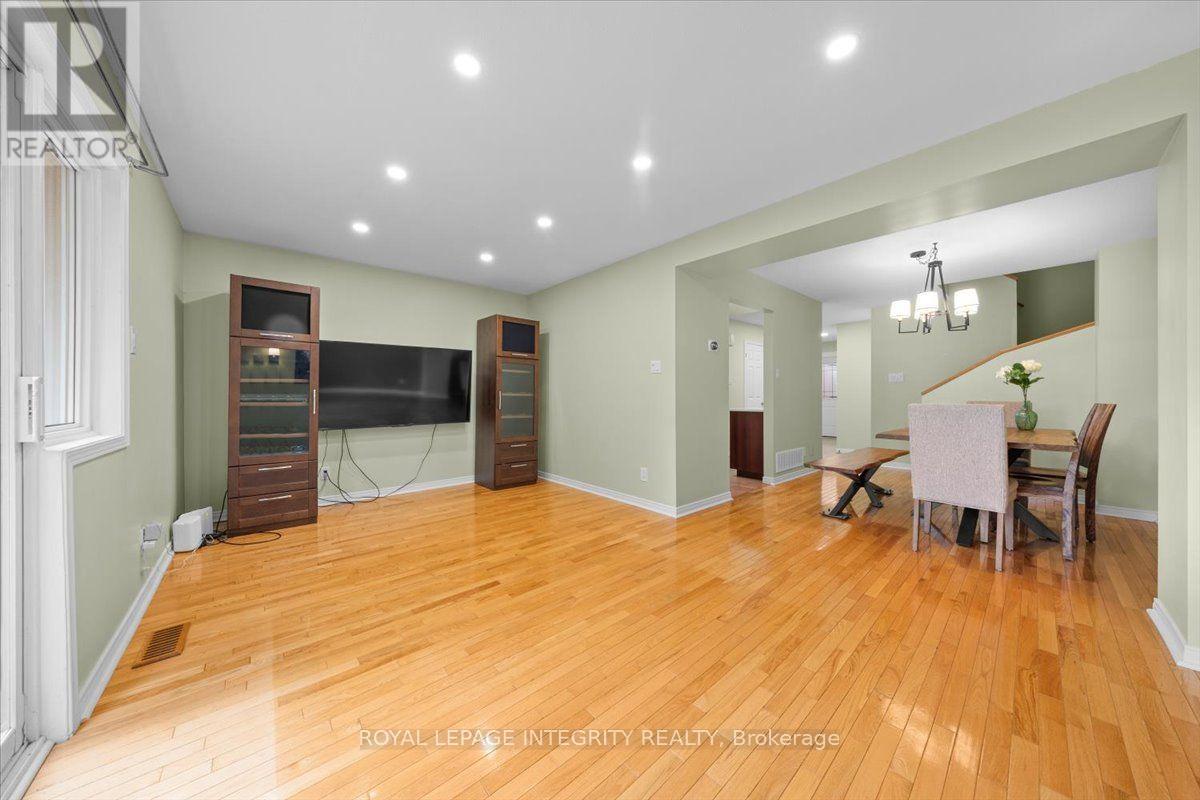 House for Rent in Ottawa – 69 ROYAL FIELD CRESCENT, Ottawa – By Peter Sagos - Image 9