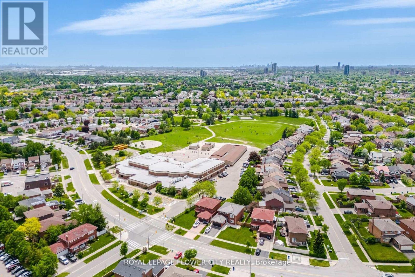 24 MARTREE CRESCENT - 33