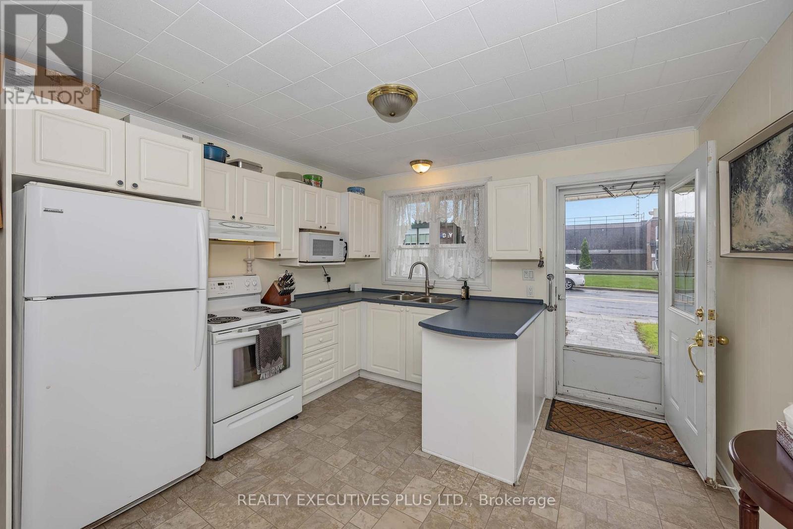 636 WATER STREET - Image 4