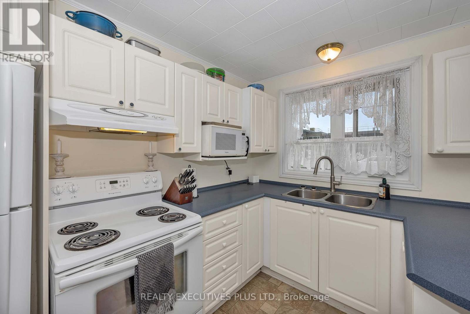 636 WATER STREET - Image 5