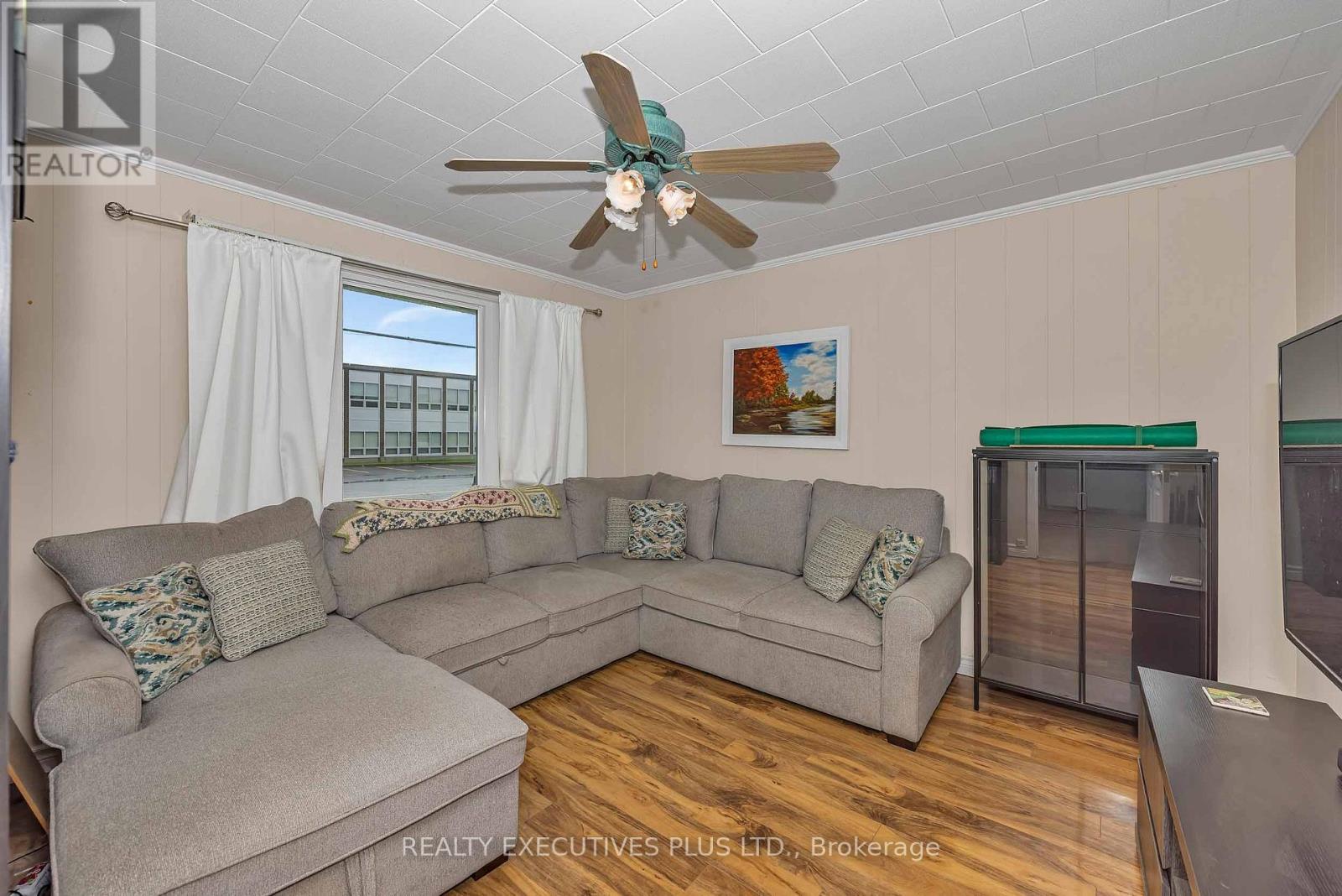 636 WATER STREET - Image 9