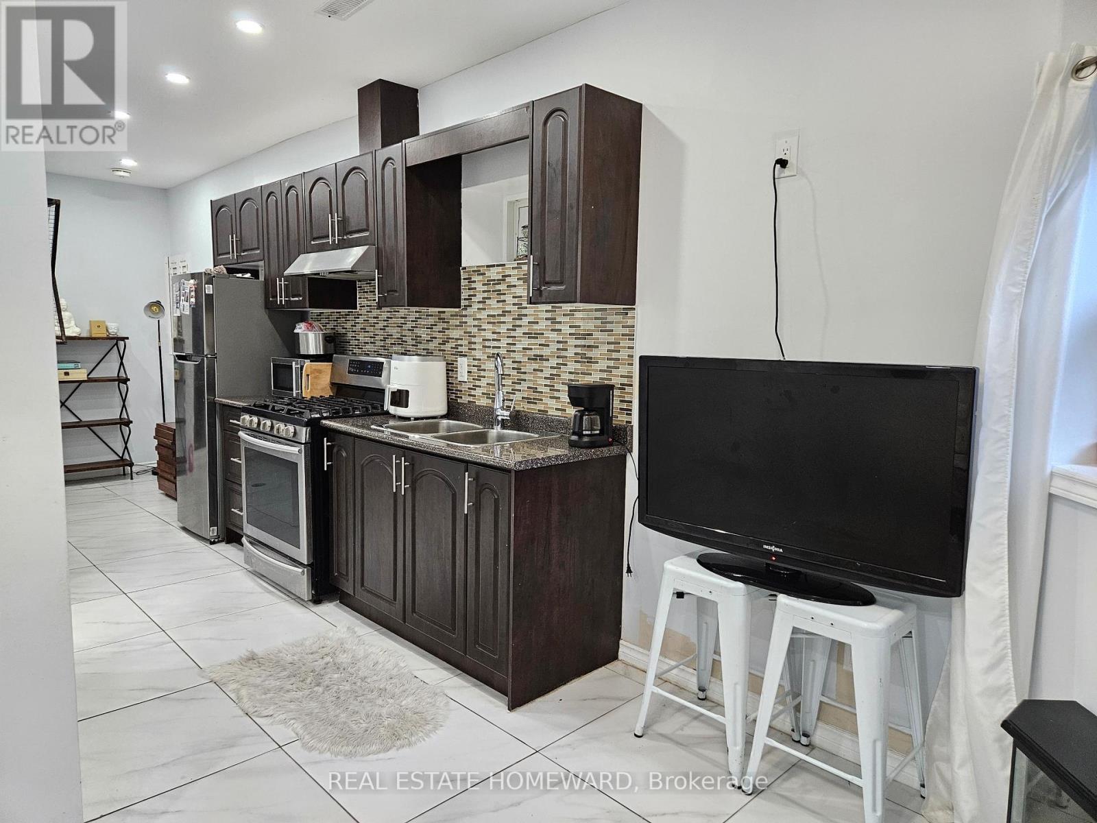 Photo of 141 Coxwell Avenue