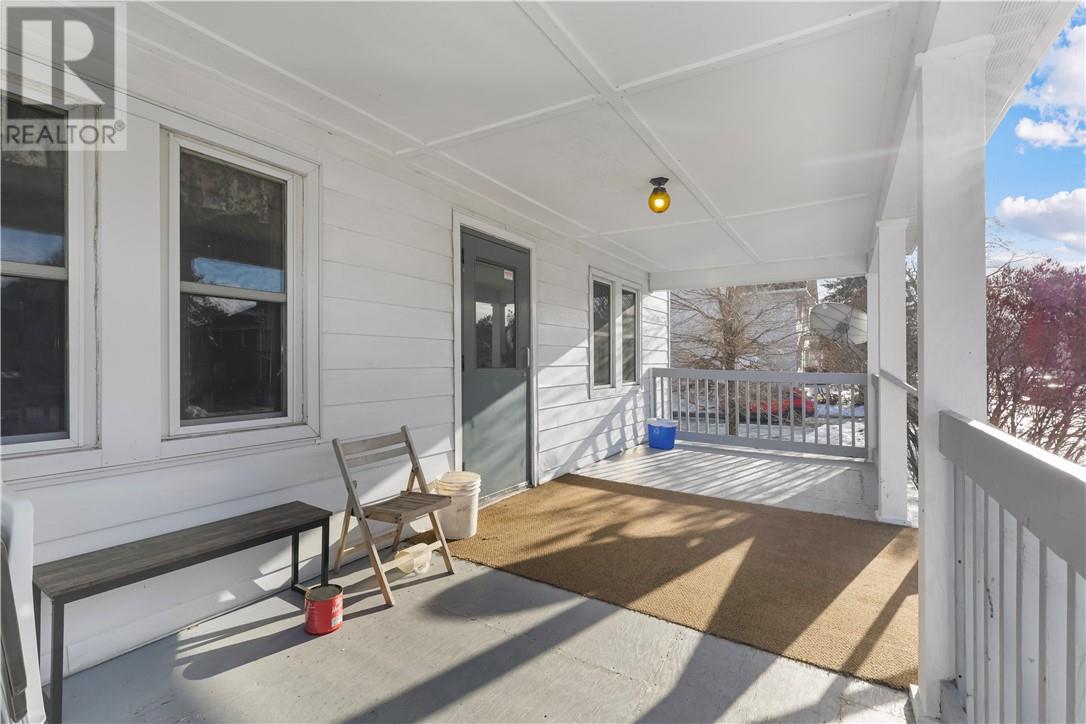 186 BARBER Street, Espanola — photo 2
