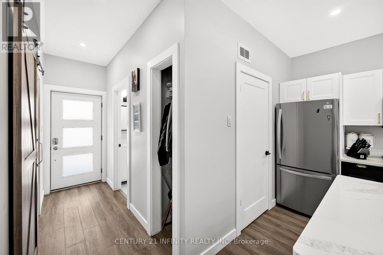 13 MAIN STREET - Image 32