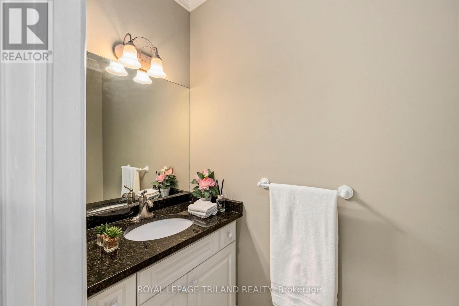 56 GLENRIDGE CRESCENT - Image 17