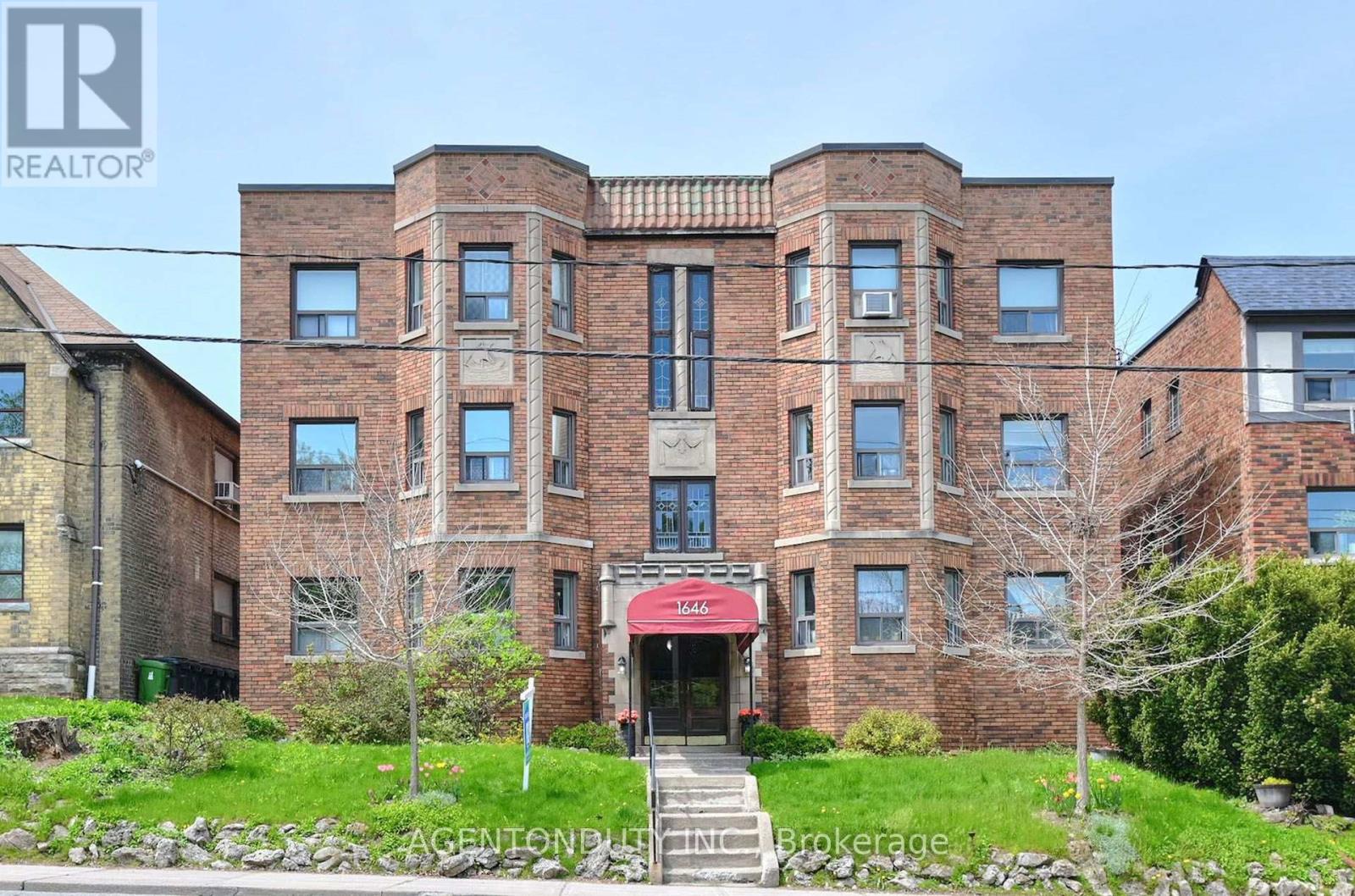 Photo of 1646 Bathurst Street
