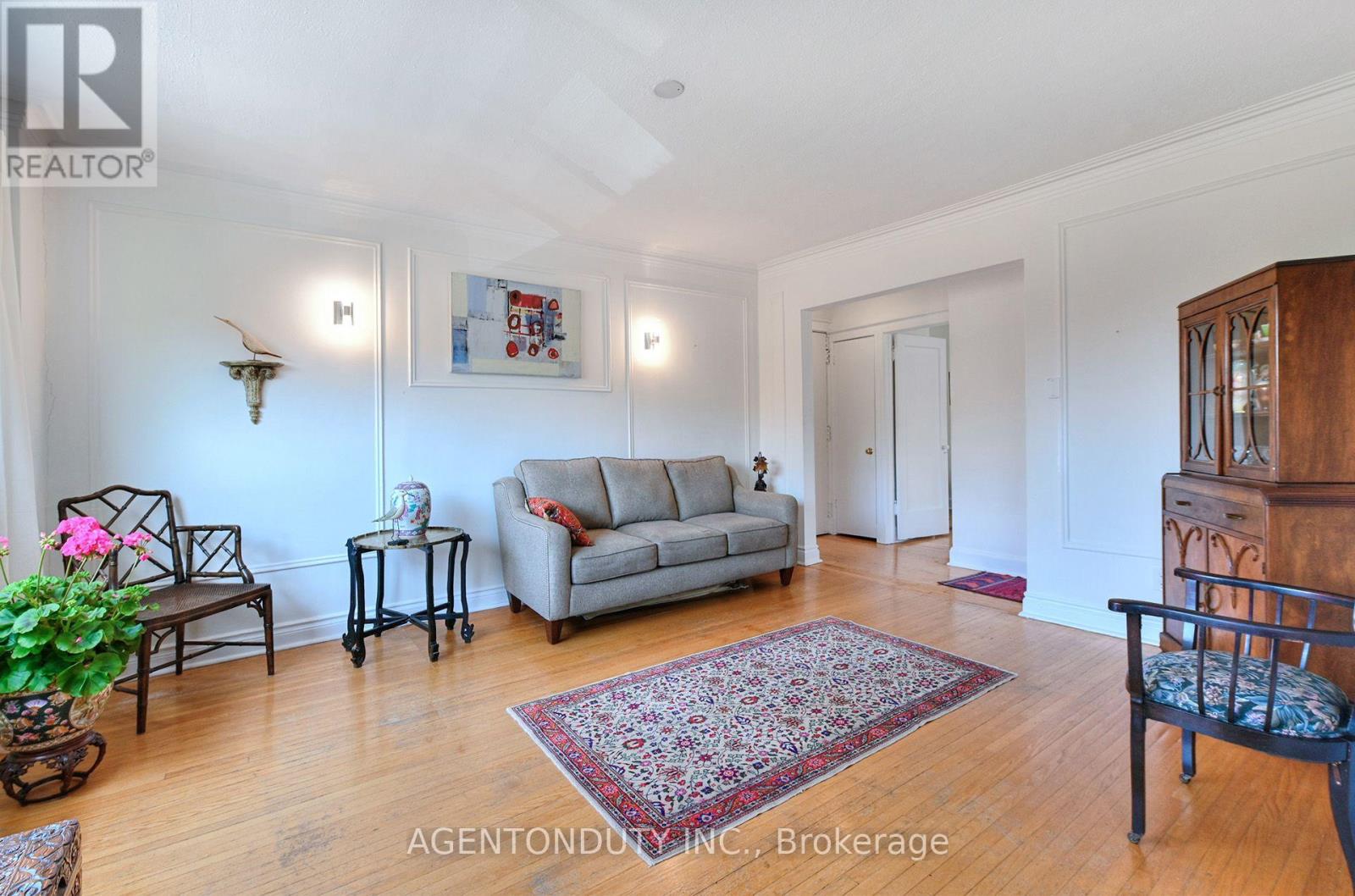 #17 1646 BATHURST STREET - 10