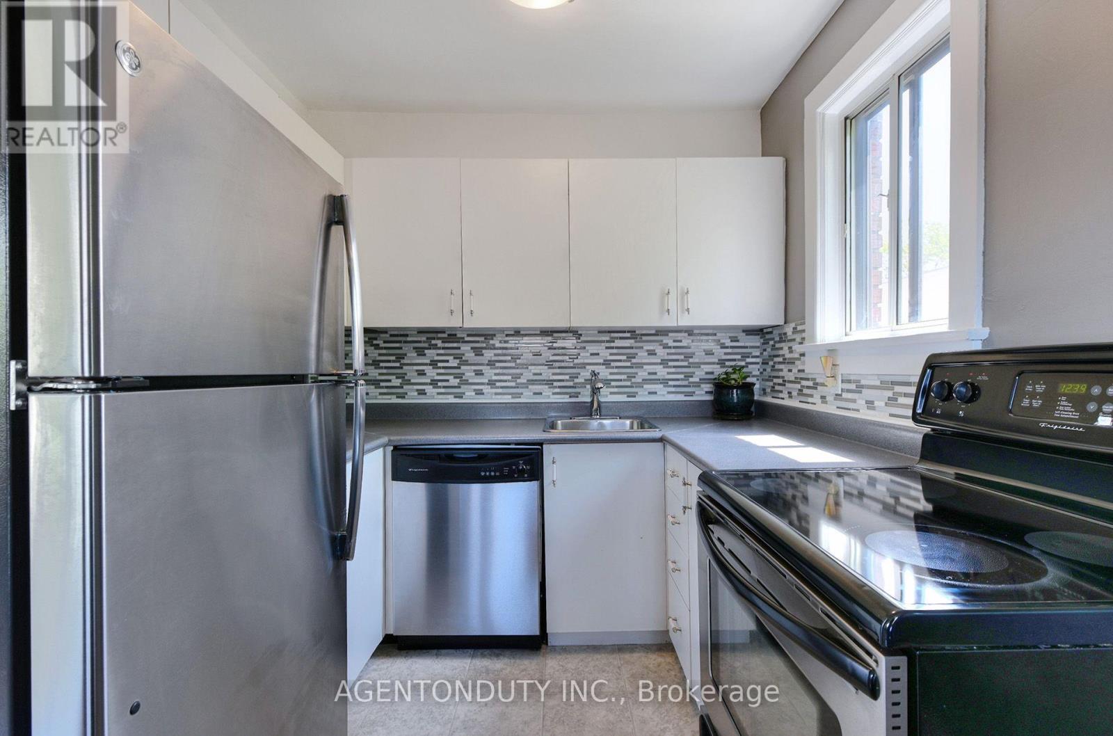 #17 1646 BATHURST STREET - 13