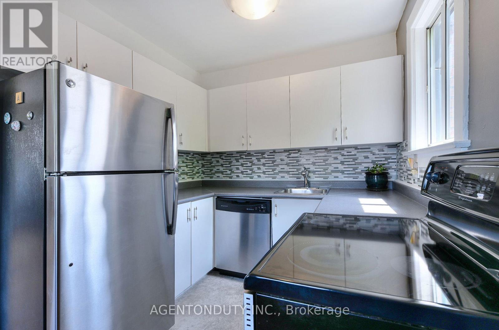 #17 1646 BATHURST STREET - 14