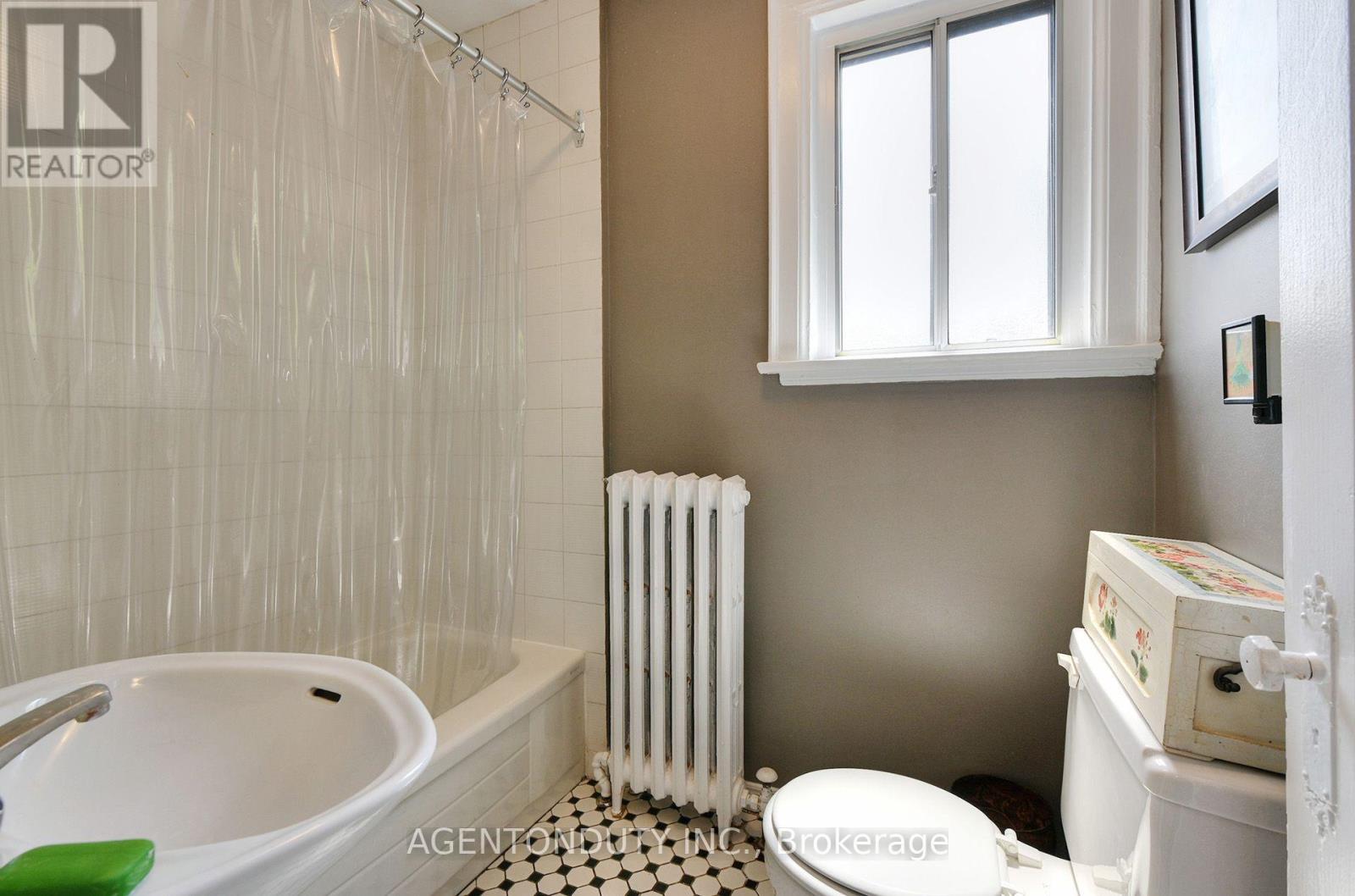 #17 1646 BATHURST STREET - 19