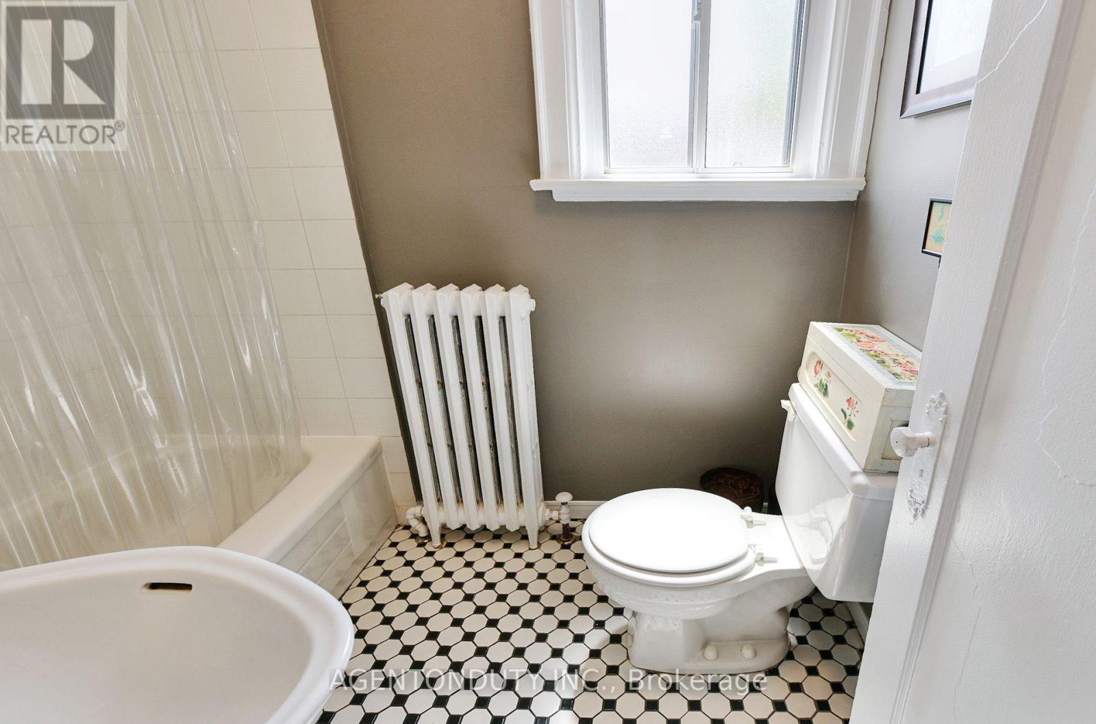 #17 1646 BATHURST STREET - 20