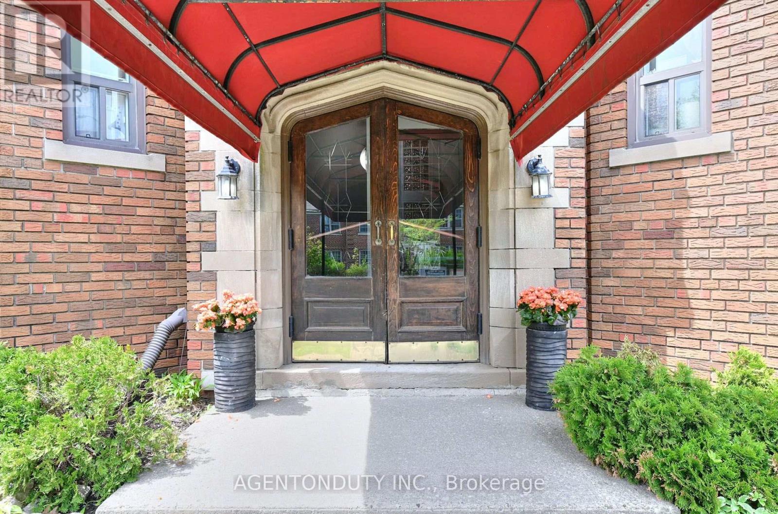#17 1646 BATHURST STREET - 3