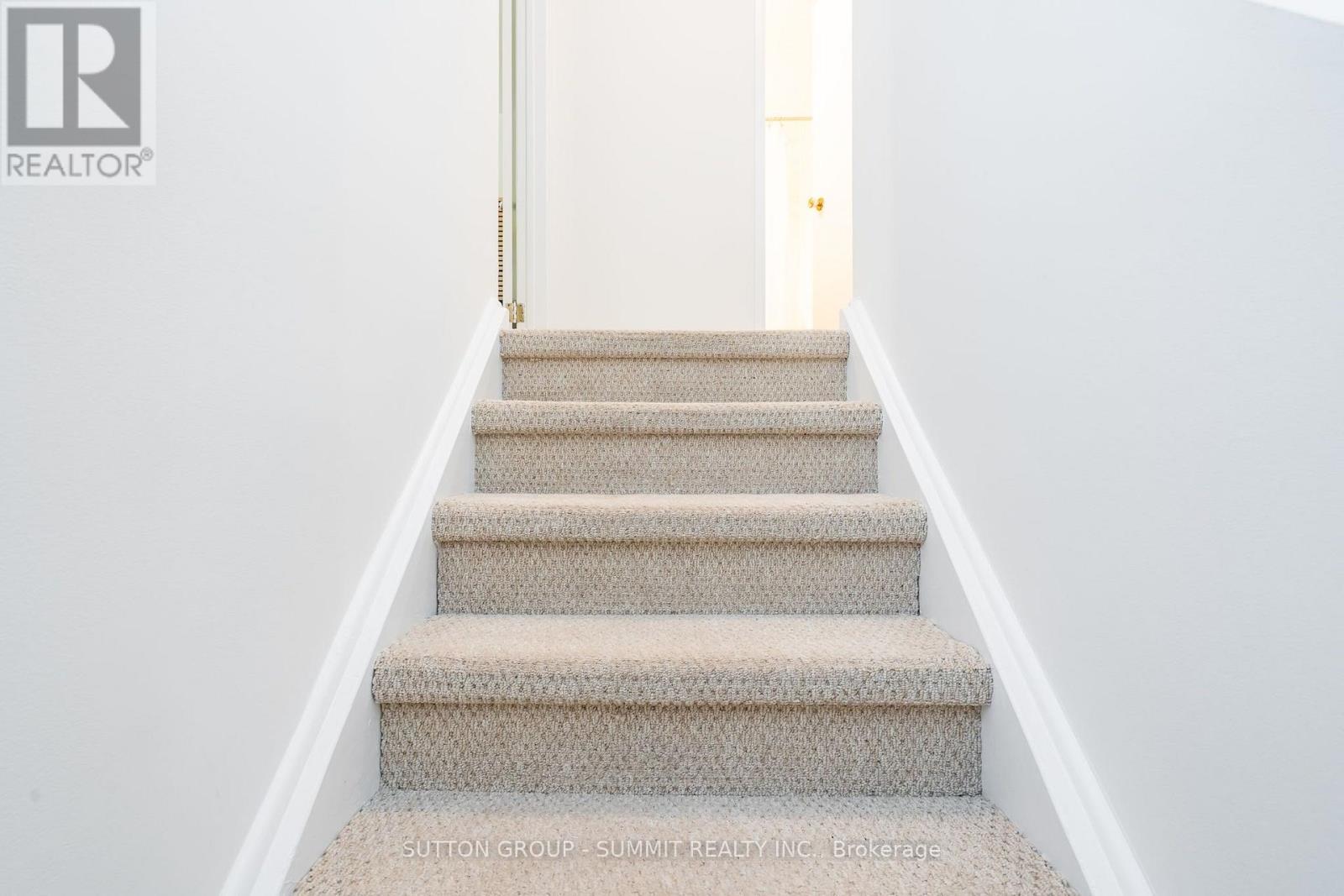 306 OAKWOOD COURT - 17