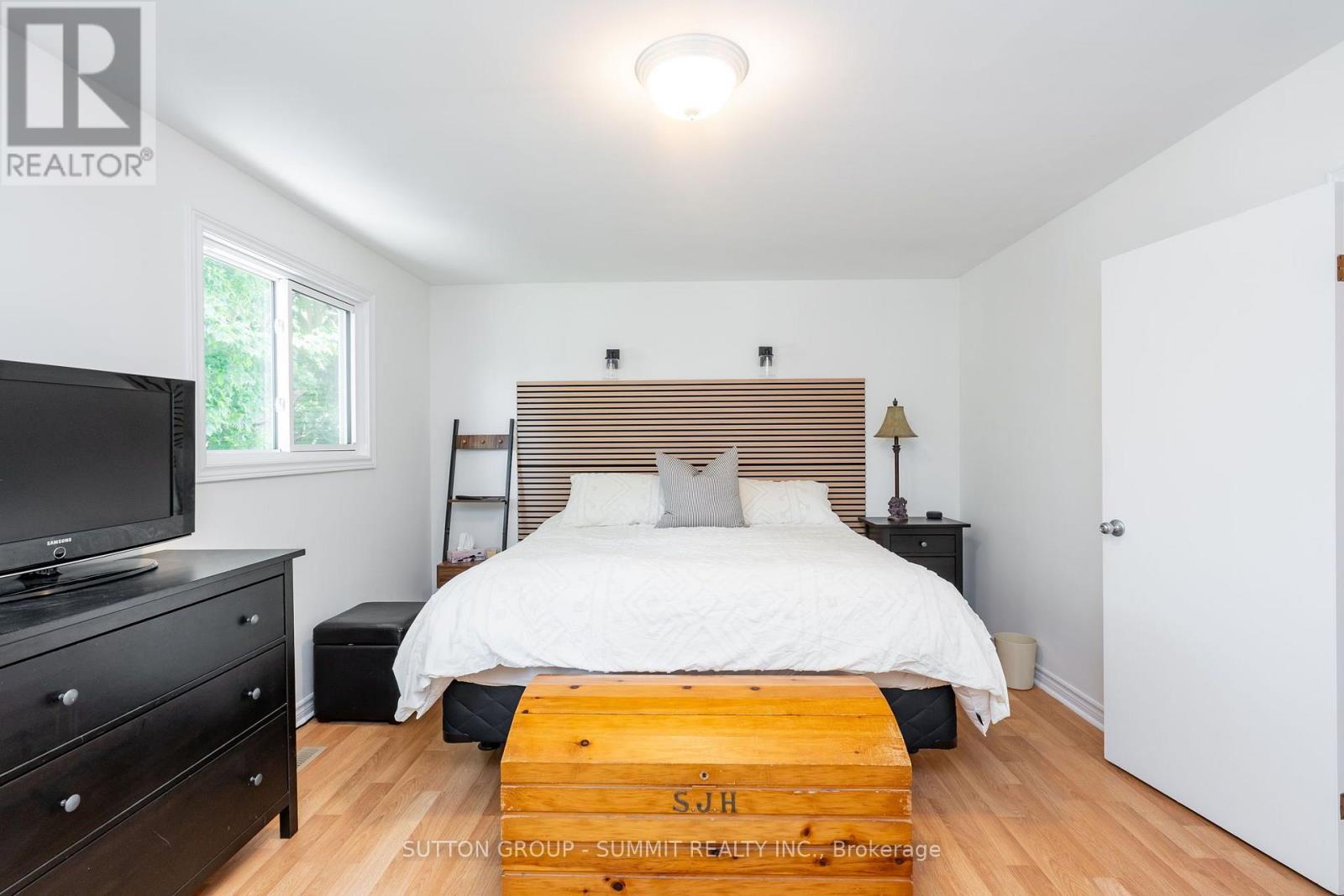 306 OAKWOOD COURT - 19