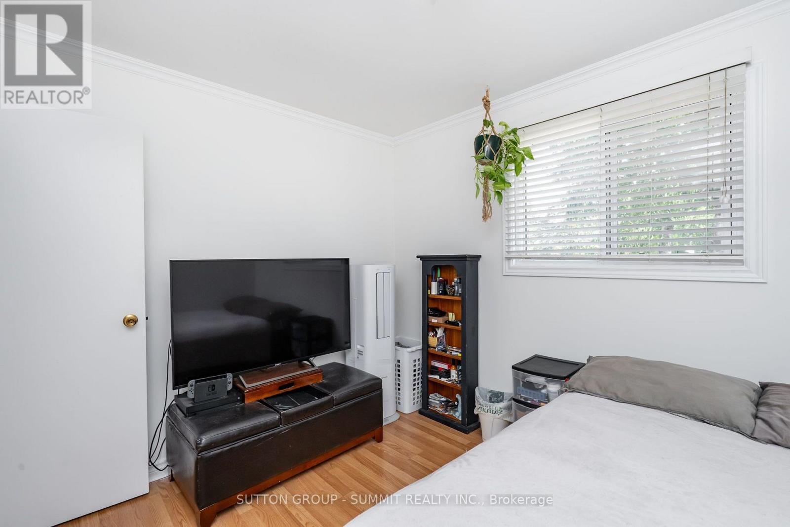 306 OAKWOOD COURT - 26