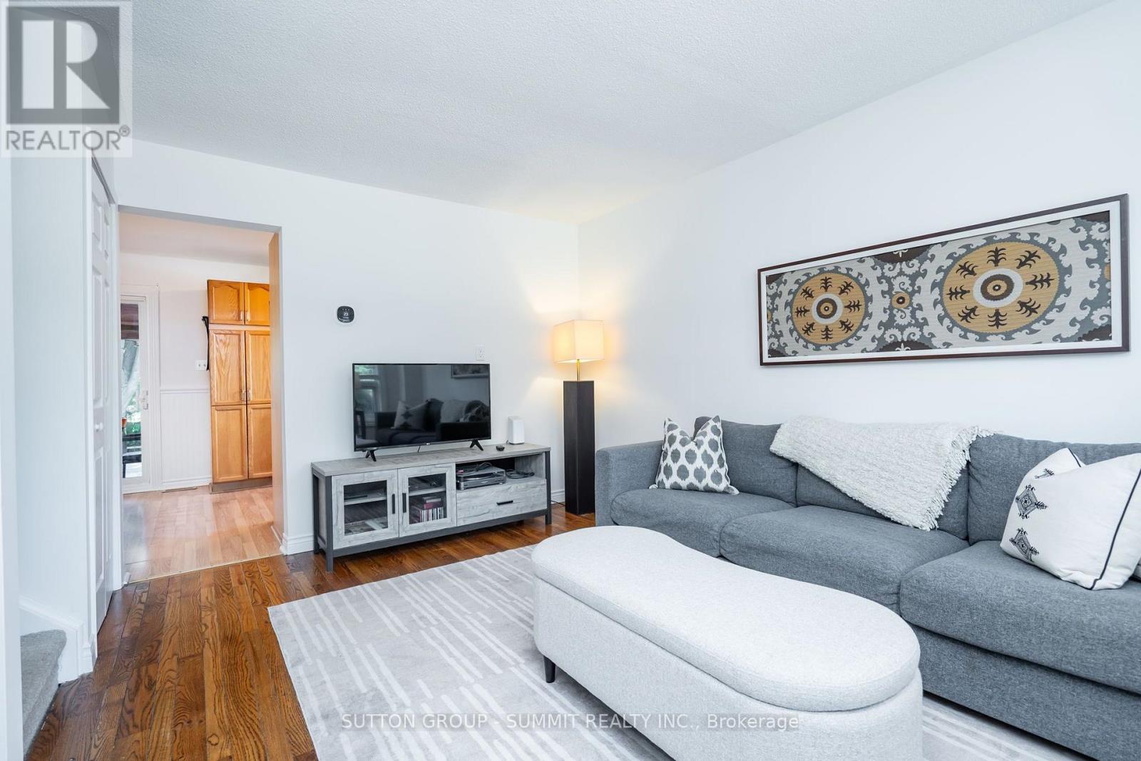 306 OAKWOOD COURT - 7